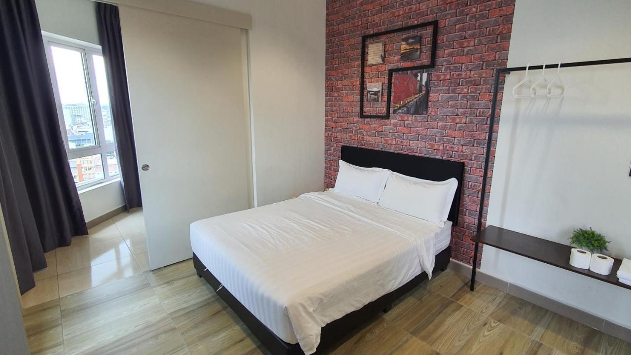 Pm Octagon & 3 *